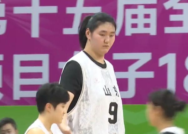 Zhang Ziyu는 31득점, 10리바운드를 기록하며 Shandong이 내셔널 게임 U18 여자 농구 챔피언십 우승을 차지하도록 도왔습니다.